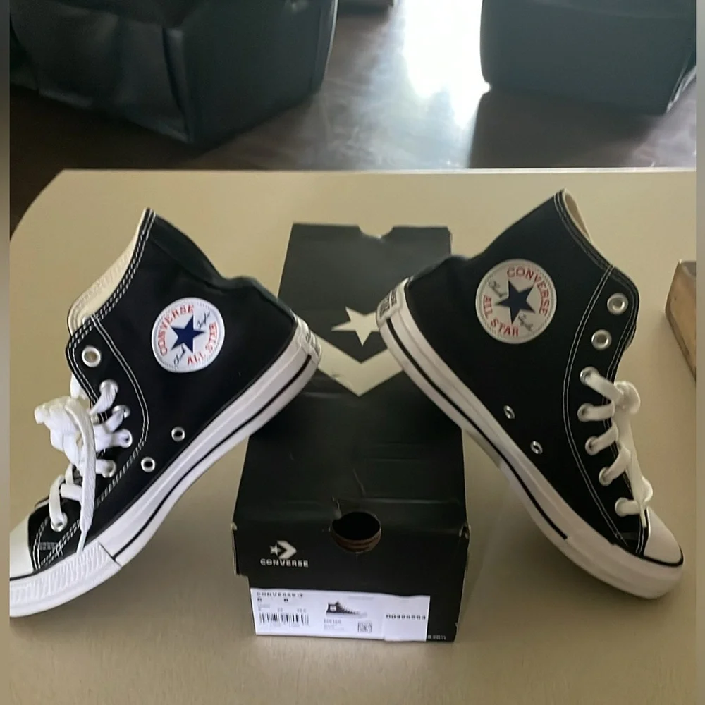 Convers - Picture 1 of 4